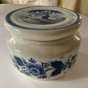 Delft Blauw Jar with Lid, hand painted, Hollander